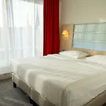 بارك إن باي راديسون لينز فندق 4*